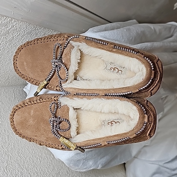 UGG Moccasins Chestnut - Picture 5 of 10